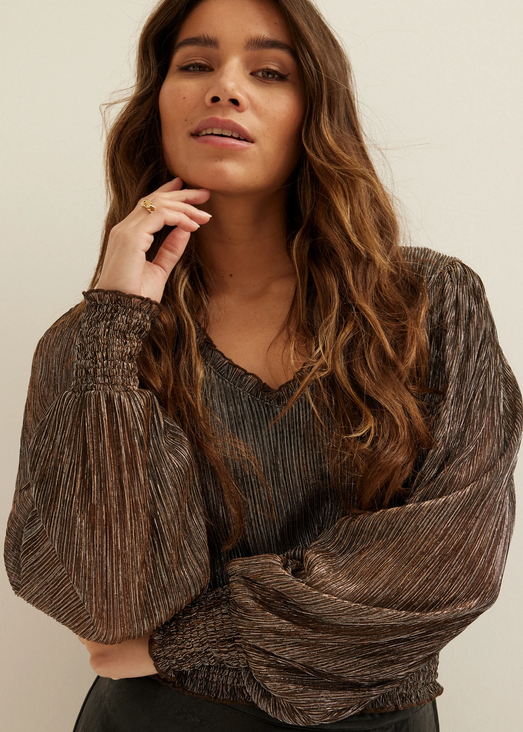Online Cotton Club Glitter top met v-hals goud