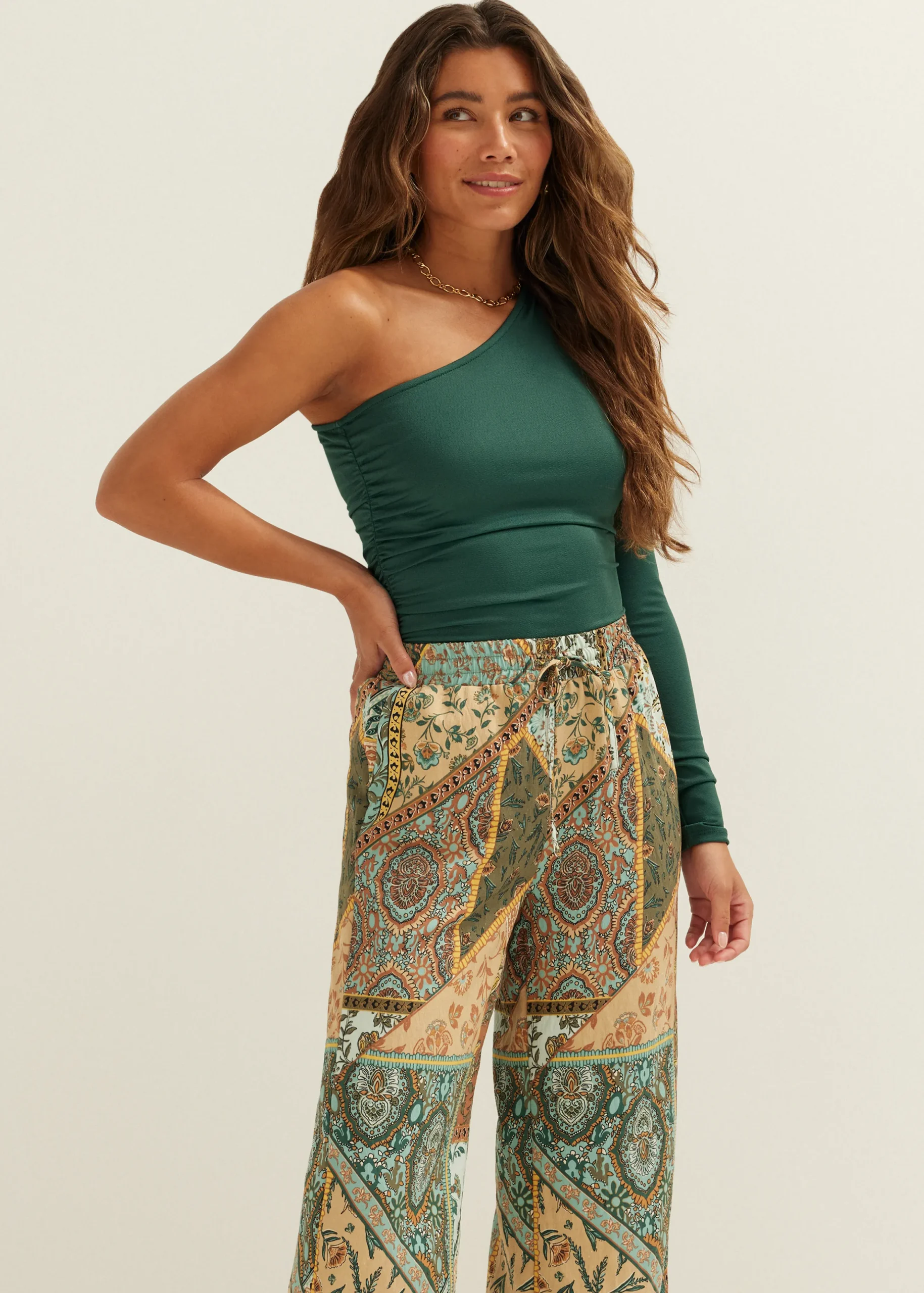 Sale Cotton Club One-shoulder body donkergroen