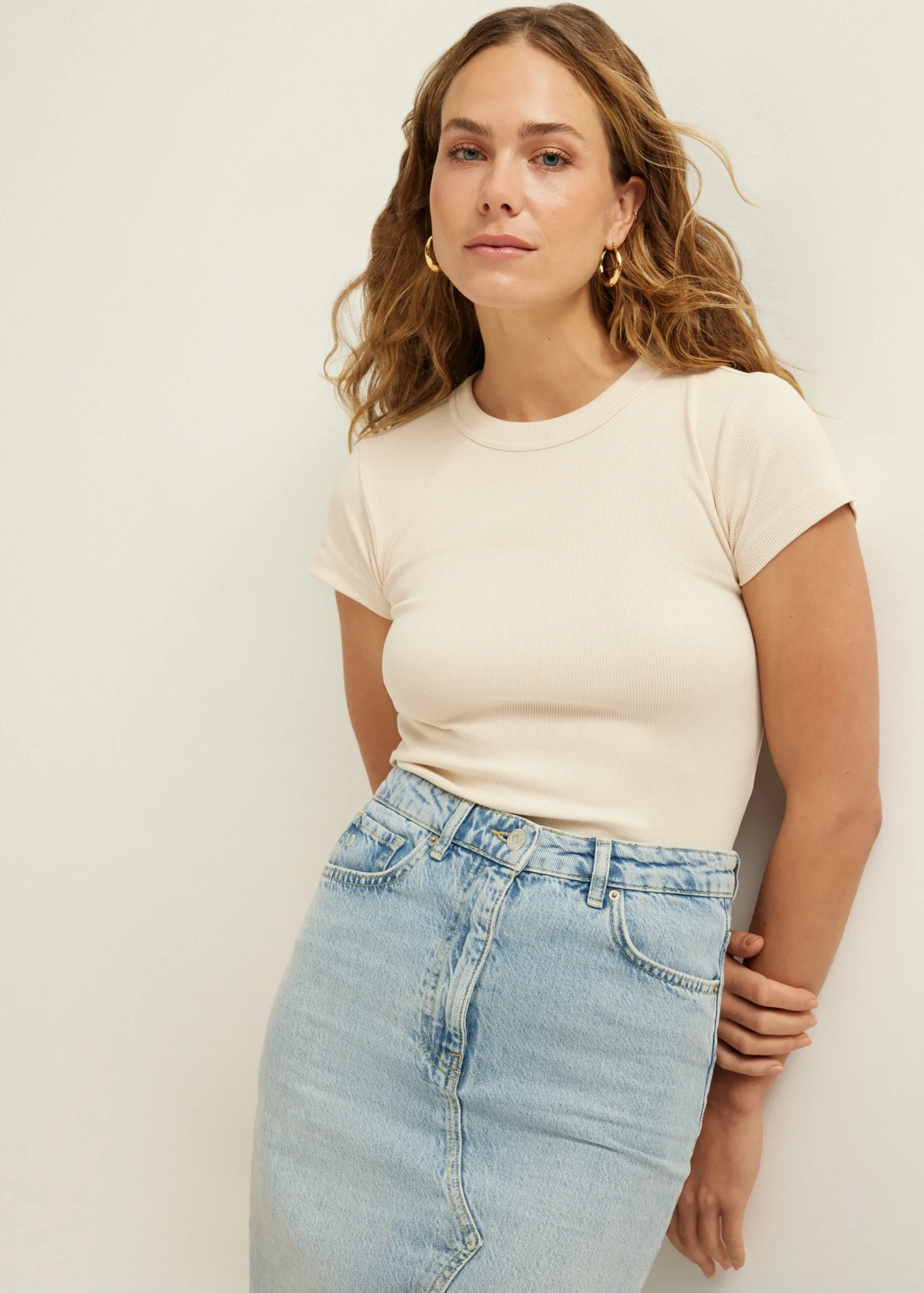 Outlet Cotton Club t-shirt met rib structuur lichtzand